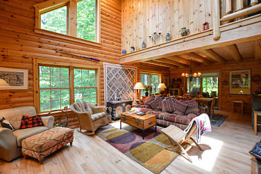 104 Old County Rd - Weston, VT