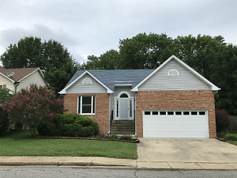 22226 Valleyview Dr - Great Mills, MD