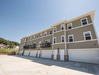 301 Springfield Ave - Hudson, IA