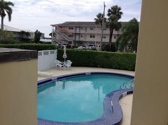 117 Lehane Terrace unit 206 - North Palm Beach, FL