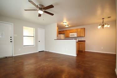 8024-8026 W Elizabeth Ln Apartments - Fort Worth, TX