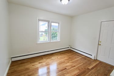 55 Forest Ave unit 1R - Everett, MA