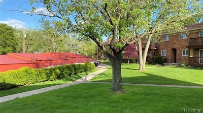 42536 Woodward Ave A 1 Apartments - Bloomfield Township, MI