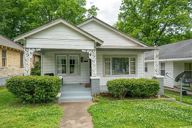 1317 W Charles Bussey Ave - Little Rock, AR