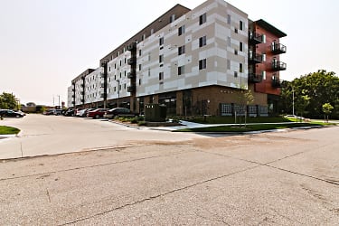 Square At 48 Apartments - Lincoln, NE