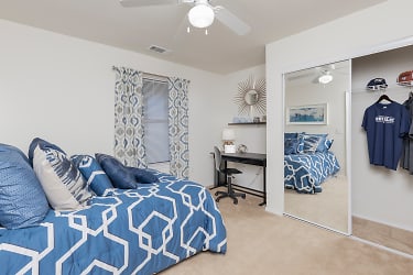 The Connection Per Bed Lease Apartments - Statesboro, GA
