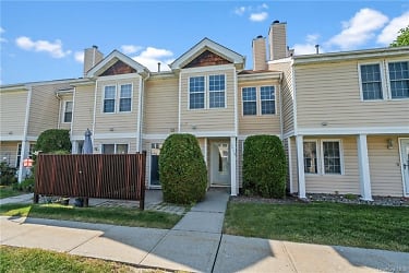 2408 Whispering Hills Dr #2408 - Chester, NY