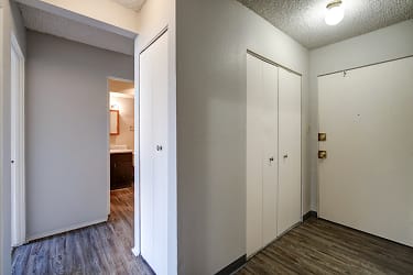 Pine Crest Apartments - Colorado Springs, CO