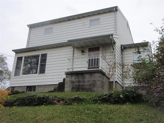 3 Sycamore St - Westover, WV