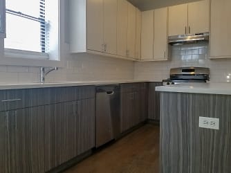 2618 N Rockwell St unit 3F - Chicago, IL