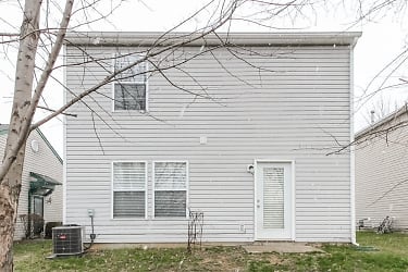 441 Overland Dr - Greenwood, IN