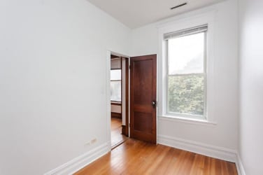 3239 N Clifton Ave - Chicago, IL