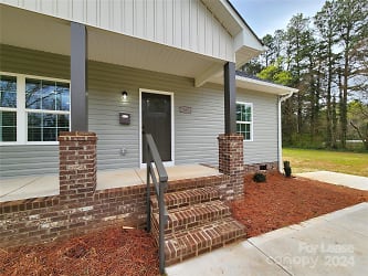 909 S Myrtle Ave - China Grove, NC
