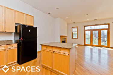 2535 N Southport Ave unit 2S - Chicago, IL
