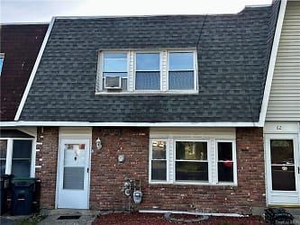 64 Patio Rd - Middletown, NY