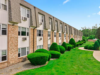 The Landings On The Trail Apartments - East Providence, RI