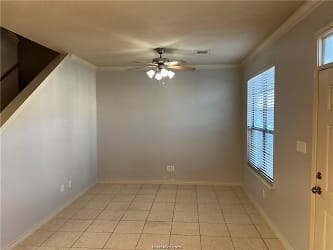 150 Forest Dr Loop unit 1 - College Station, TX