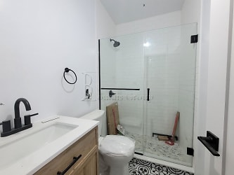 28-21 37th St unit 2 - Queens, NY