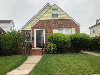 54 Sussex Rd - Elmont, NY