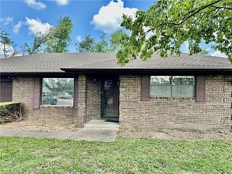 1013 S 22nd St - Rogers, AR