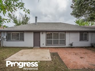 7218 Lonesome Woods Trl - Humble, TX