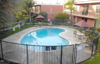 The Springdale Apartments - Huntington Beach, CA
