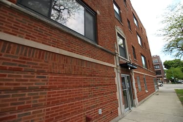 2245 W Barry Ave - Chicago, IL