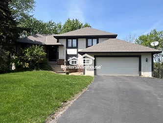 8966 138th St Ct W - Apple Valley, MN