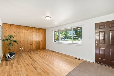 1044 Briarwood Rd - Fort Collins, CO