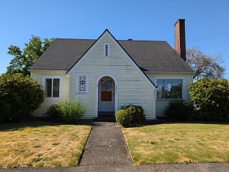 1046 SW 11th Ave - Albany, OR