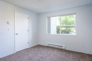 Riverwood Heights Apartments - Tigard, OR