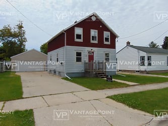 1925 31st St - Two Rivers, WI