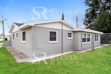 4705 Flora Ave - Holiday, FL