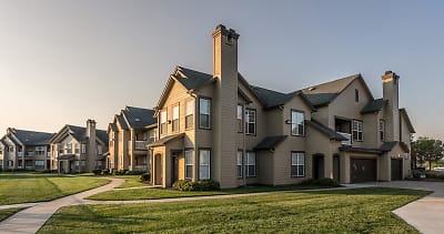 The Manor Homes Of Arborwalk Apartments - Lees Summit, MO