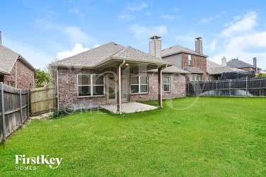 2513 Whispering Pines Dr - Fort Worth, TX