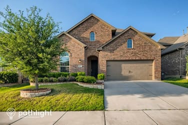 1161 Crest Meadow Dr - Haslet, TX