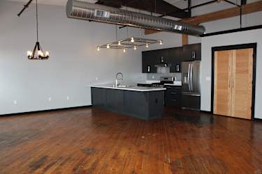 108 W Pacific St - Sedalia, MO