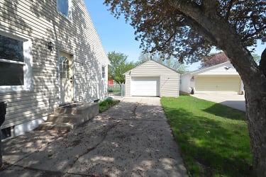 1853 17 1/2 St NW - Rochester, MN