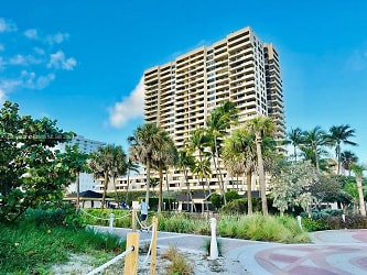 2555 Collins Ave #PH214 - Miami Beach, FL