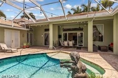 4862 Conover Ct - Fort Myers, FL