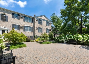 Coventry Square Apartments - Westwood, NJ