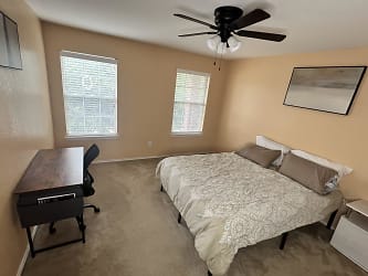 Room For Rent - Universal City, TX