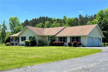 245 Greenough Rd - Cooperstown, NY