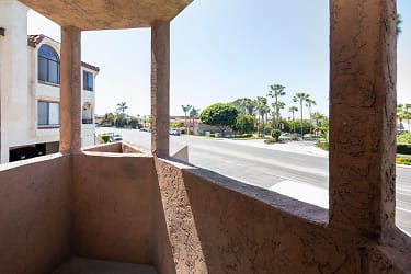 Villa Temecula Apartments - San Diego, CA