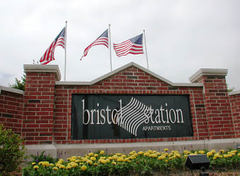 Bristol Station Apartments - Naperville, IL