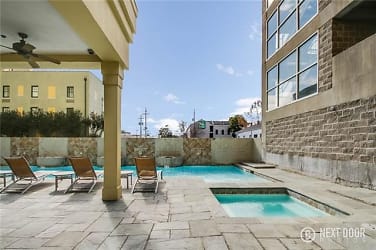 1205 St Charles Ave #706 - New Orleans, LA