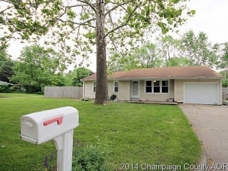 1701 Chevy Chase Dr - Champaign, IL