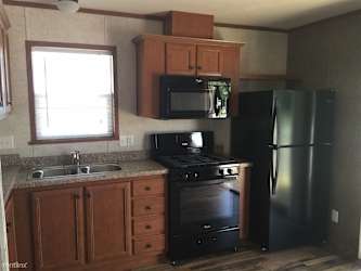 60 Hathaway St - East China, MI