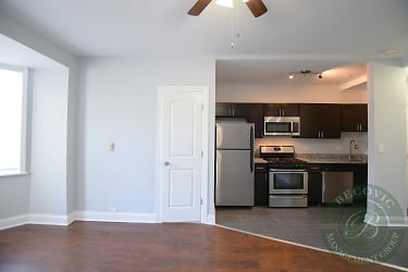 5860 N Kenmore Ave unit 303 - Chicago, IL