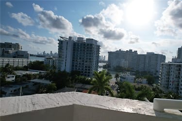 1621 Bay Rd #906 - Miami Beach, FL